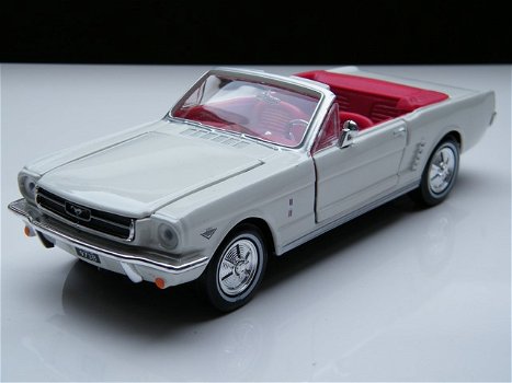Modelauto Ford Mustang 1964/65 – James Bond 007 – Goldfinger 1:24 - 1