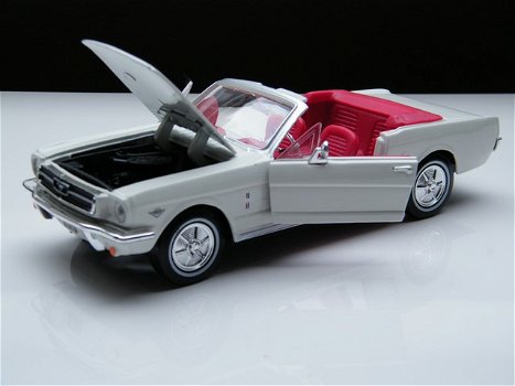 Modelauto Ford Mustang 1964/65 – James Bond 007 – Goldfinger 1:24 - 3