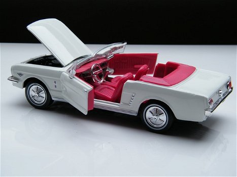 Modelauto Ford Mustang 1964/65 – James Bond 007 – Goldfinger 1:24 - 4