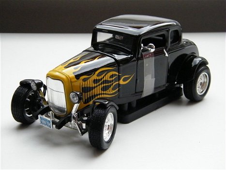 Nieuw schaalmodel modelauto Ford Hot Rod 1932 – Motormax 1:18 - 0