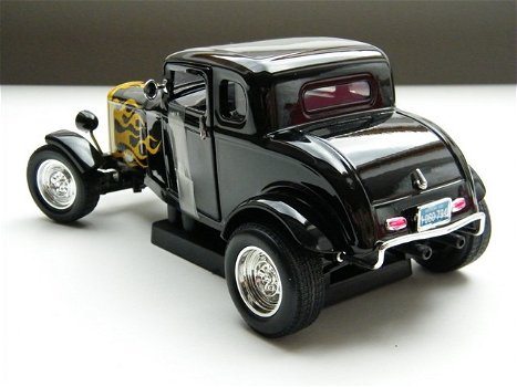 Nieuw schaalmodel modelauto Ford Hot Rod 1932 – Motormax 1:18 - 1