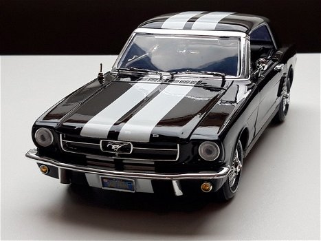 Nieuw schaalmodel Modelauto Ford Mustang 1964 / 65 – Motormax 1:18 - 0