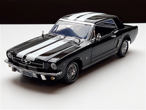 Nieuw schaalmodel Modelauto Ford Mustang 1964 / 65 – Motormax 1:18 - 1