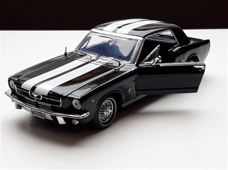 Nieuw schaalmodel Modelauto Ford Mustang 1964 / 65 – Motormax 1:18 - 2
