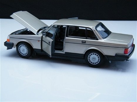 Nieuw Miniatuur Schaalmodel Volvo 240 GL – Welly 1:24 - 3