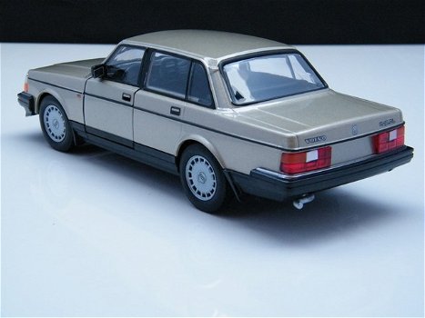 Nieuw Miniatuur Schaalmodel Volvo 240 GL – Welly 1:24 - 4