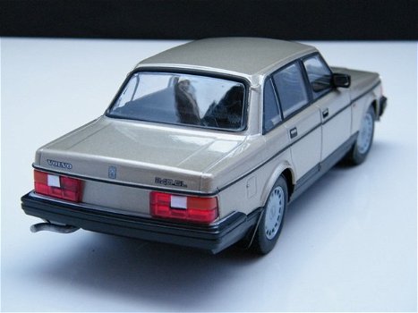 Nieuw Miniatuur Schaalmodel Volvo 240 GL – Welly 1:24 - 5