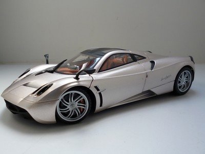 Nieuw miniatuur modelauto Pagani Huayra – Motormax 1:18 - 1