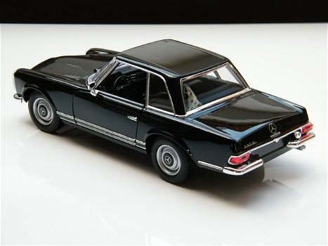 Nieuw miniatuur Modelauto Mercedes Benz 230SL – Welly 1:24 - 1