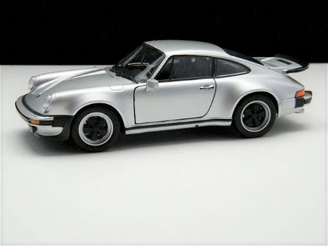 Nieuw schaalmodel modelauto Porsche 911 Turbo 3.0 – Welly 1:24 - 1