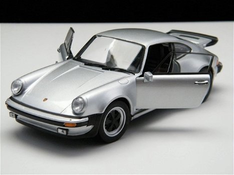 Nieuw schaalmodel modelauto Porsche 911 Turbo 3.0 – Welly 1:24 - 5