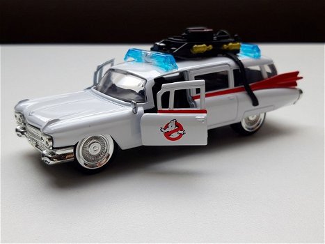 miniatuur modelauto Cadillac Ghostbusters Ecto 1 – Jada Toys 1:32 schaalmodel - 0