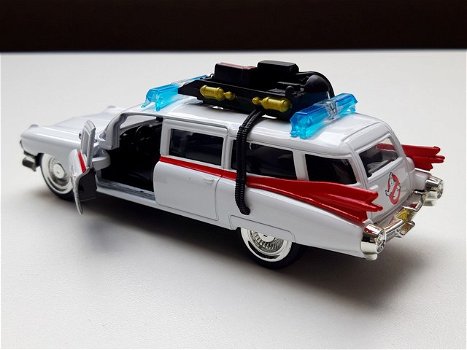 miniatuur modelauto Cadillac Ghostbusters Ecto 1 – Jada Toys 1:32 schaalmodel - 2