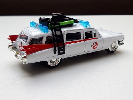 miniatuur modelauto Cadillac Ghostbusters Ecto 1 – Jada Toys 1:32 schaalmodel - 3