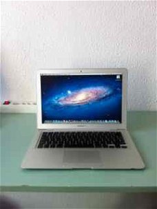 Macbook Pro W8933MPM66E en Apple Time Capsule met 2 Terrabyte opslag Enz.