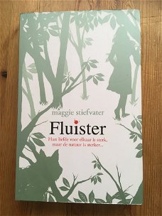 Maggie Stiefvater met Fluister