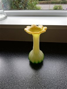 Murano vaas 19 cm groen geel bloem