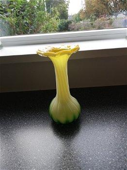 Murano vaas 19 cm groen geel bloem - 1