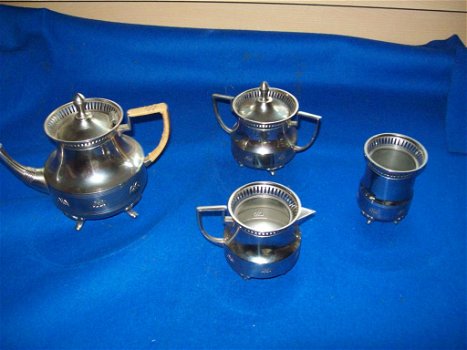 Theeservies 16 cm 4 delig Kroon Made in Holland 232 1/2 - 1