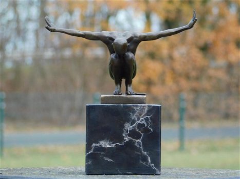 brons beeld , olympiaman - 1