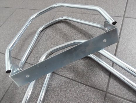 Te koop drie nieuwe metalen fietsklemmen (hoogte: 32 cm). - 0
