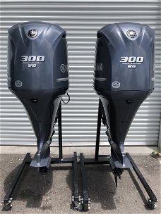 Paar Yamaha 300 pk V6 4-takt 25 as