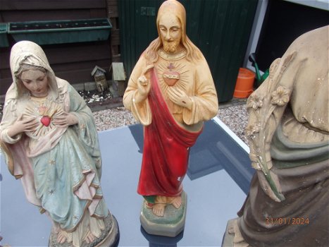 Vijf antieke Heiligen beelden. - 5