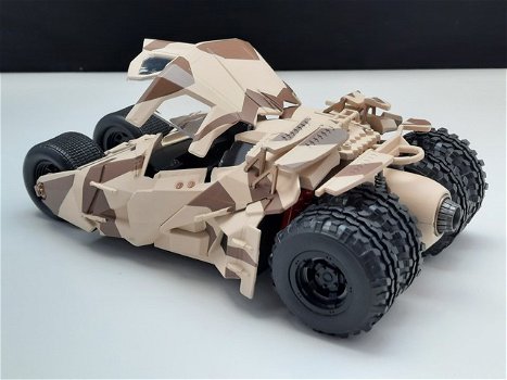 schaal modelauto Batmobile Tumbler “The Dark Knight” Camouflage + Batman Jada 1:24 - 3