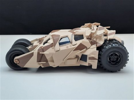 schaal modelauto Batmobile Tumbler “The Dark Knight” Camouflage + Batman Jada 1:24 - 5