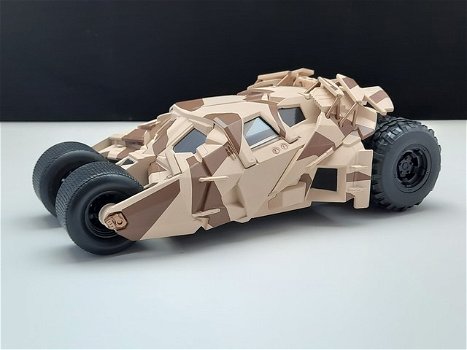 schaal modelauto Batmobile Tumbler “The Dark Knight” Camouflage + Batman Jada 1:24 - 6