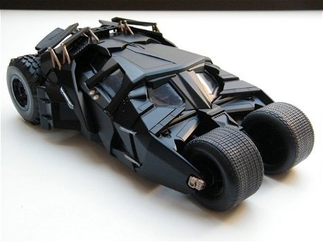 schaalmodel modelauto Batmobile Tumbler “The Dark Knight” + figuur Jada Toys 1:24 - 0
