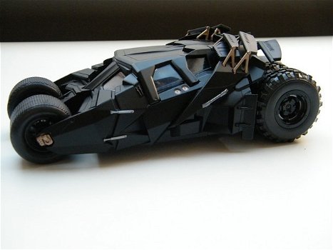 schaalmodel modelauto Batmobile Tumbler “The Dark Knight” + figuur Jada Toys 1:24 - 1