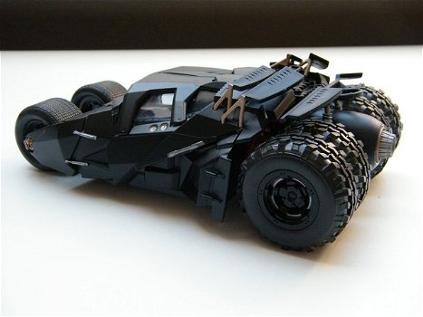 schaalmodel modelauto Batmobile Tumbler “The Dark Knight” + figuur Jada Toys 1:24 - 2