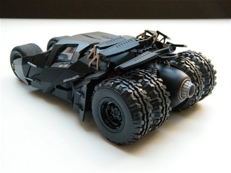 schaalmodel modelauto Batmobile Tumbler “The Dark Knight” + figuur Jada Toys 1:24 - 3