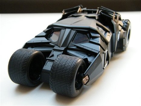 schaalmodel modelauto Batmobile Tumbler “The Dark Knight” + figuur Jada Toys 1:24 - 4