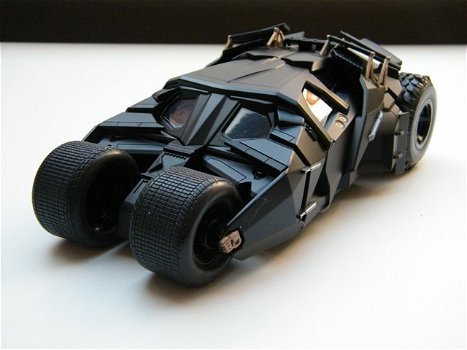 schaalmodel modelauto Batmobile Tumbler “The Dark Knight” + figuur Jada Toys 1:24 - 5