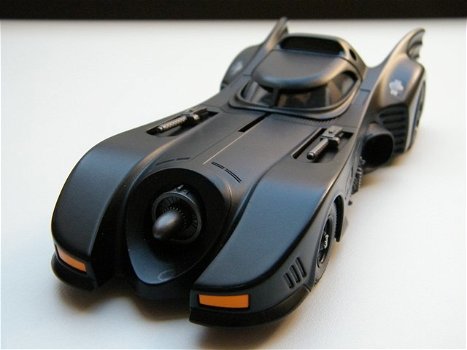 schaal model auto Batmobile + Batman Figuur Jada Toys 1:24 film en moviecar - 0
