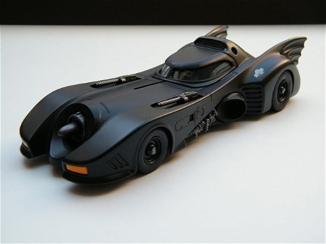 schaal model auto Batmobile + Batman Figuur Jada Toys 1:24 film en moviecar - 1