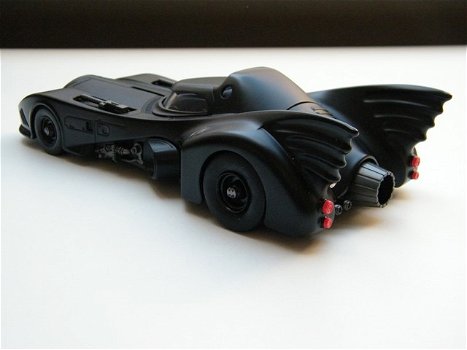 schaal model auto Batmobile + Batman Figuur Jada Toys 1:24 film en moviecar - 2