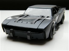 schaal model auto Batmobile + Batman Figuur Jada Toys 1:24 filmauto en moviecar