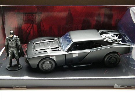 schaal model auto Batmobile + Batman Figuur Jada Toys 1:24 filmauto en moviecar - 1