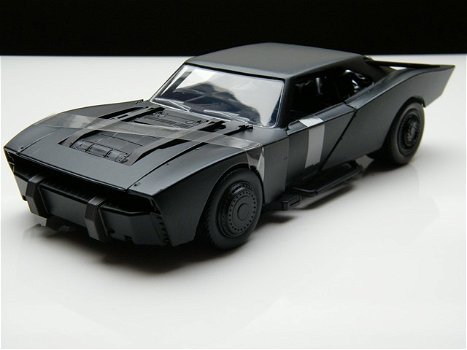 schaal model auto Batmobile + Batman Figuur Jada Toys 1:24 filmauto en moviecar - 2