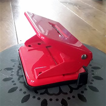 Leuke rode perforator - 2