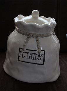 Aardappelen bewaarpot in vorm van een zak