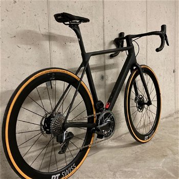 Canyon Ultimate CFR Disc eTap 2022 - 4