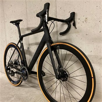 Canyon Ultimate CFR Disc eTap 2022 - 6