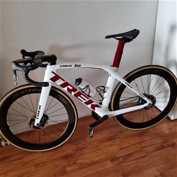 Trek Madone SLR 7 Disc - 1