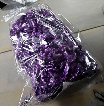 Kaars - metallic paars met reliëf (nieuw in verpakking) - 1
