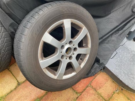 Winterbanden met velgen en TPMS - 4