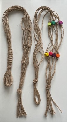 2 plantenhangers van jute touw - 1 met kralen